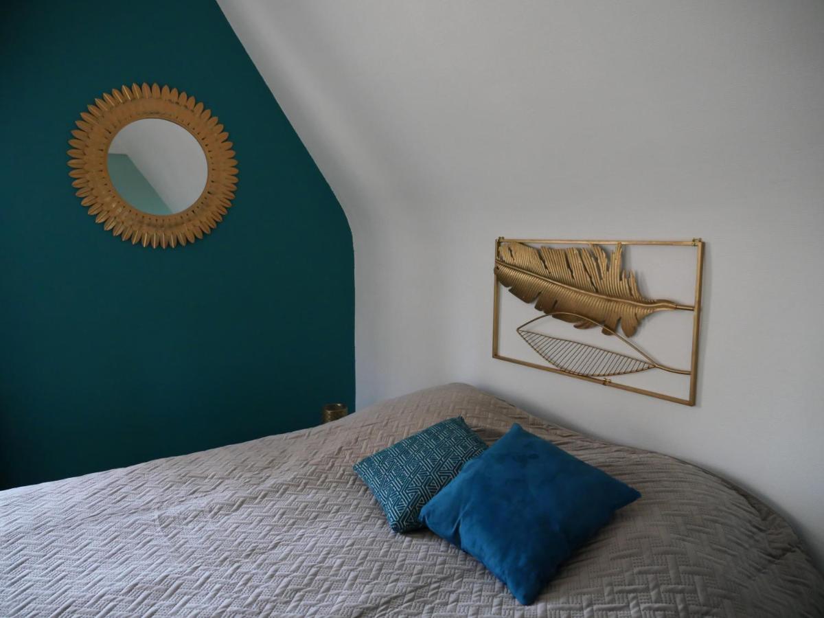 Le Manoir De *