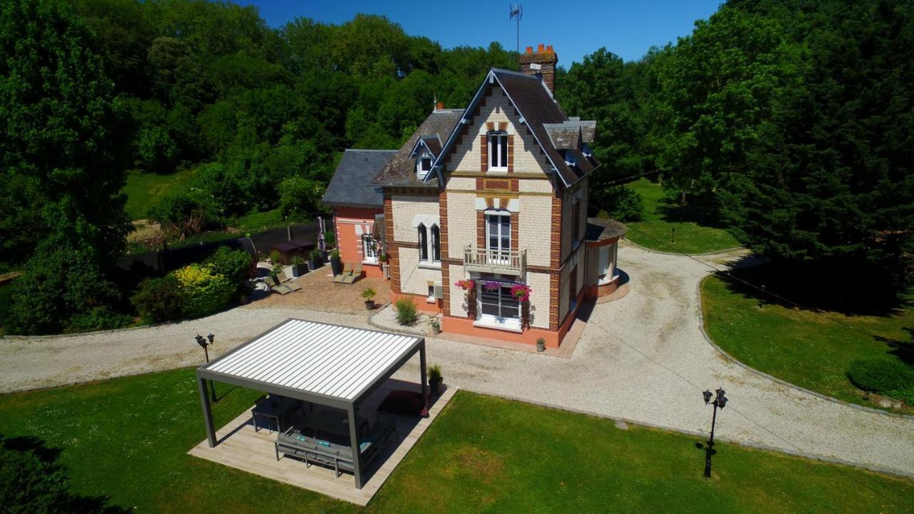 Le Manoir De *